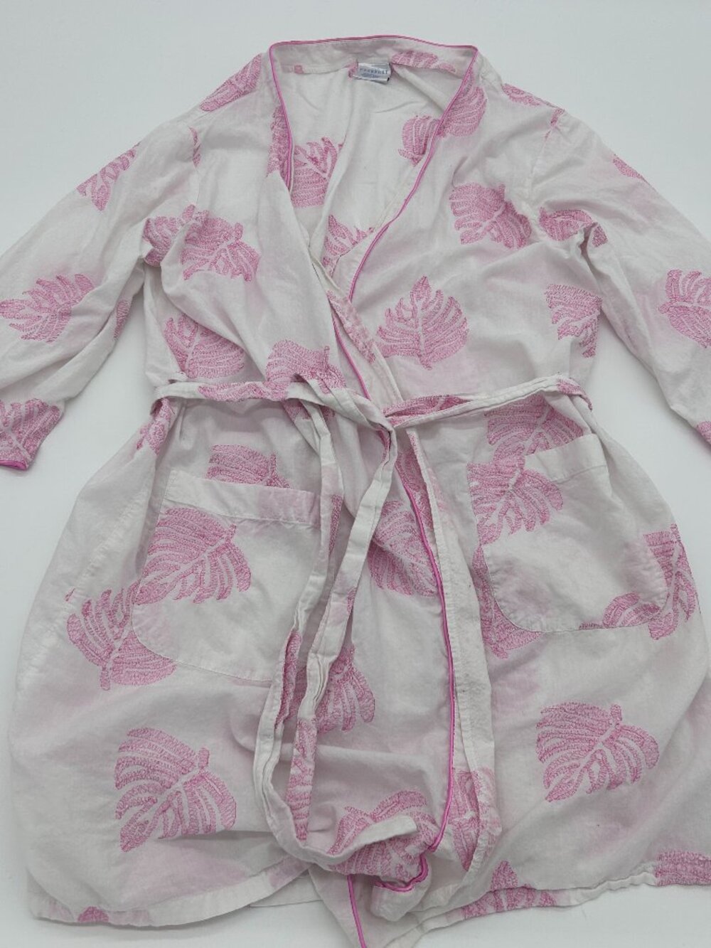 Vintage Cabernet Short Robe Size Small Cotton Pink White Belt Open Embroidered